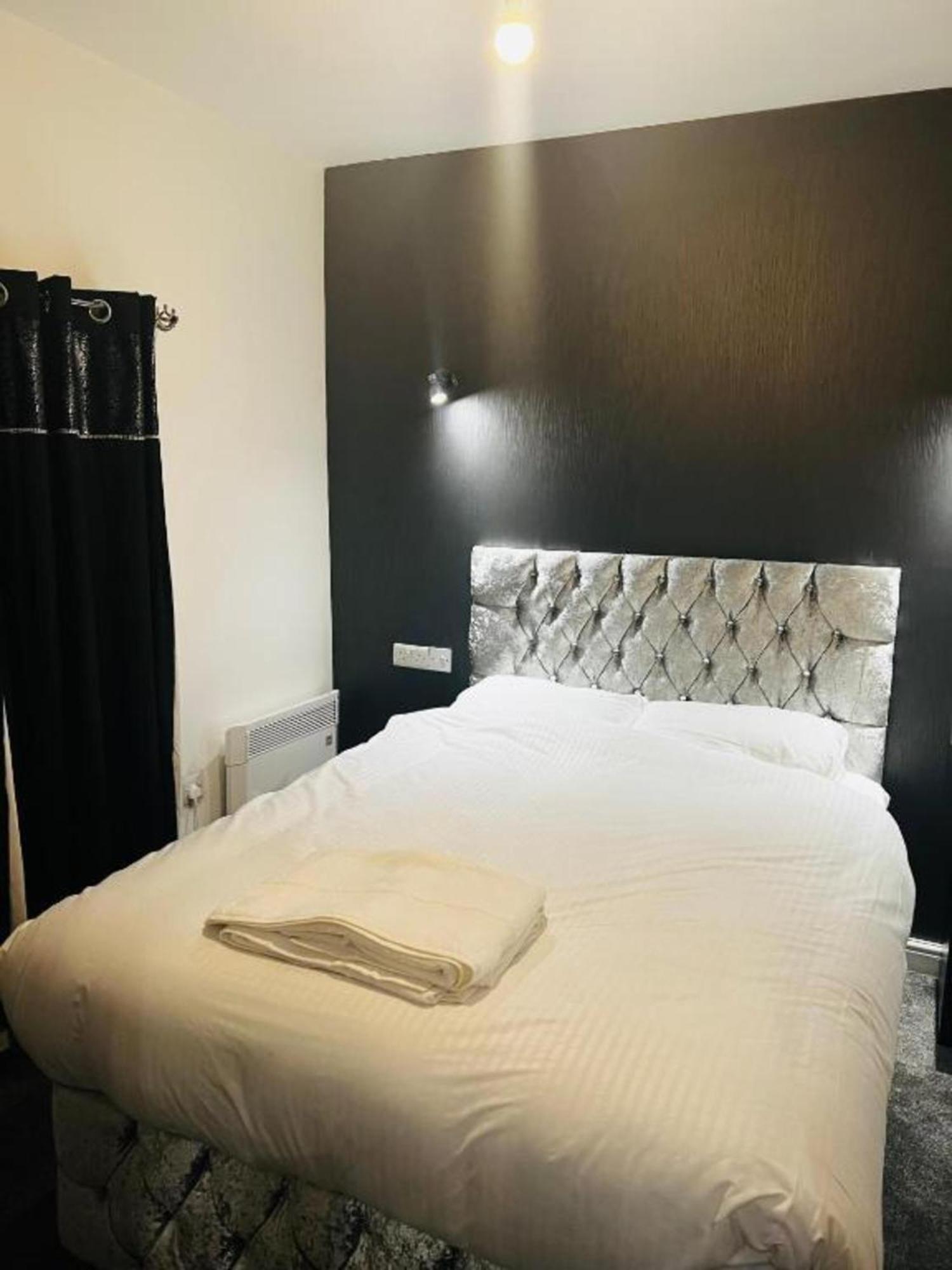 Hotel Oyo The Pleasant House à Manchester Extérieur photo